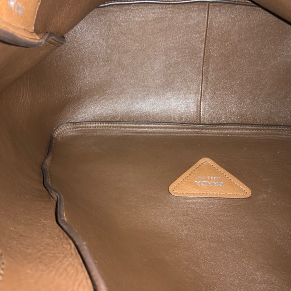 Prada - Picture 7 of 16